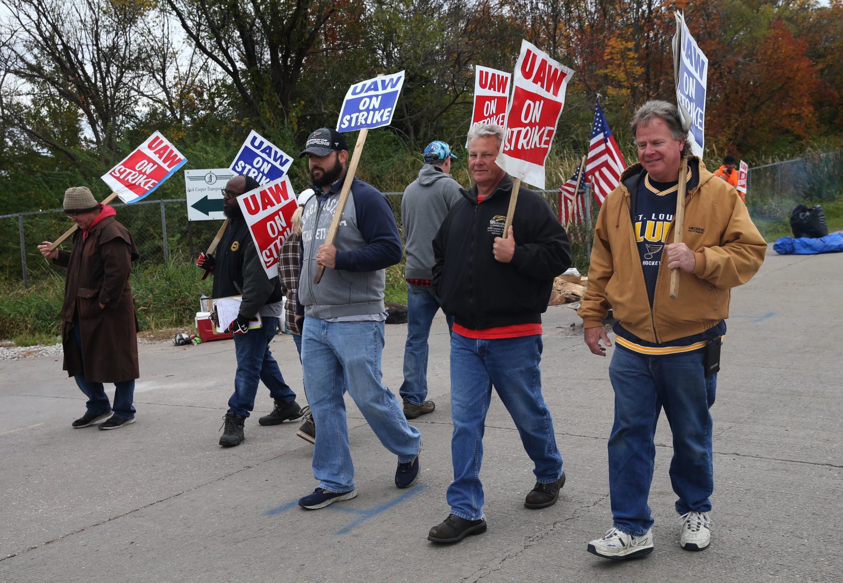 GM workers ratify contract, 40-day ends